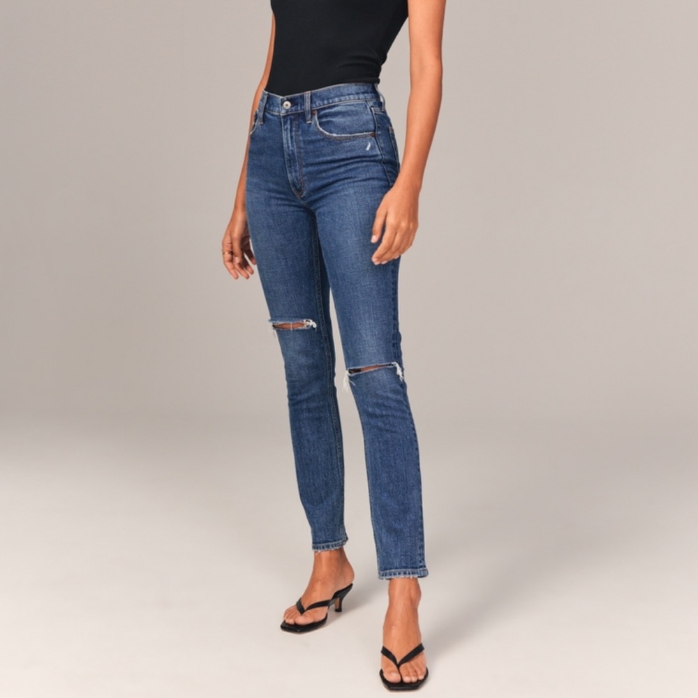 Like New A&F High Rise Skinny Jean in 31 SHORT